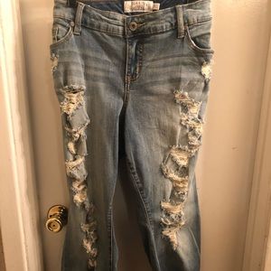 Torrid distressed boyfriend jeans cropped NWOT!